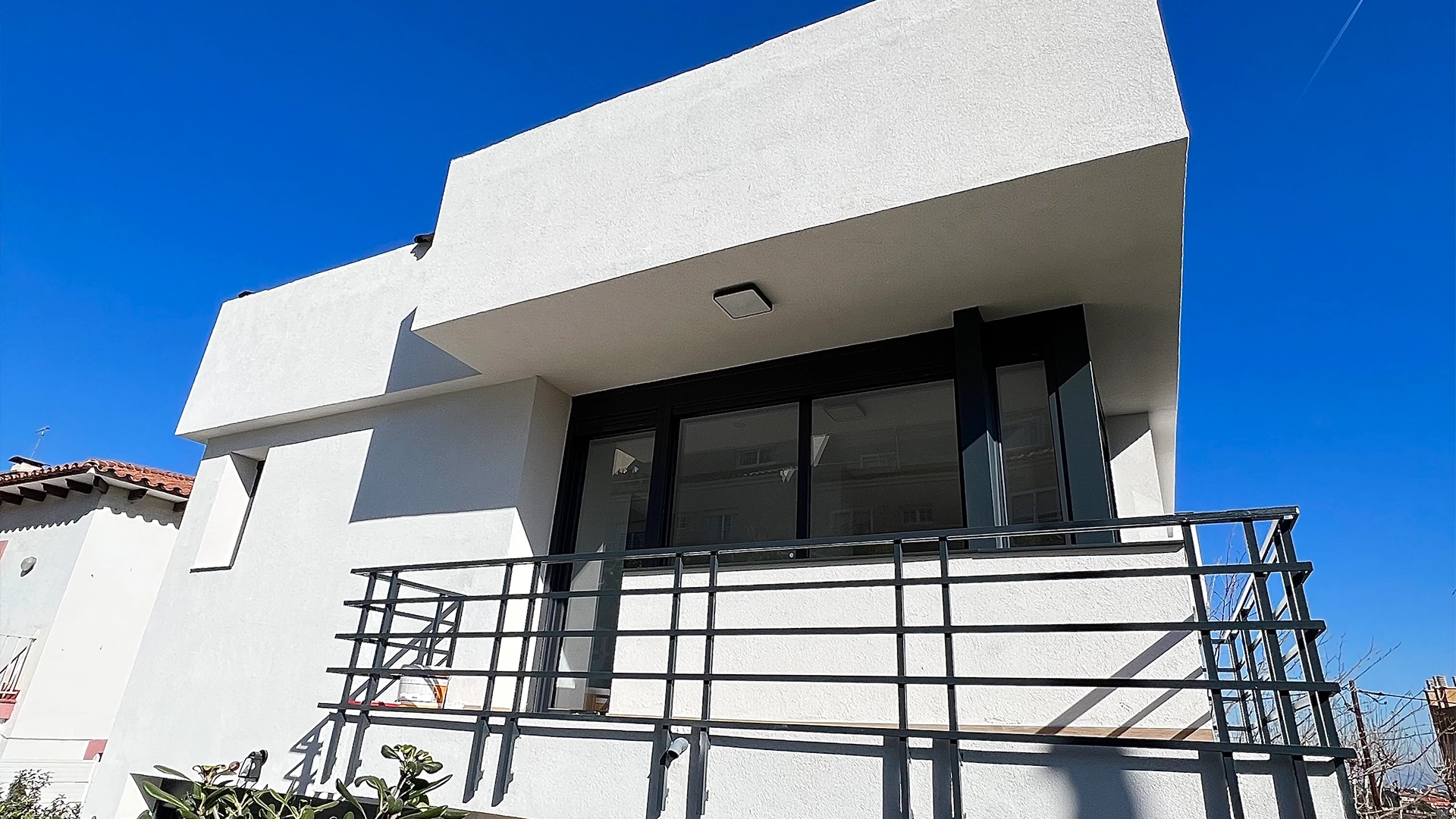 Detalle de vivienda unifamiliar con diseño moderno en Barcelona